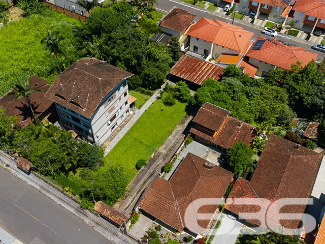 VENDE-SE TERRENO AMPLO E PRONTO PARA CONSTRUIR NO