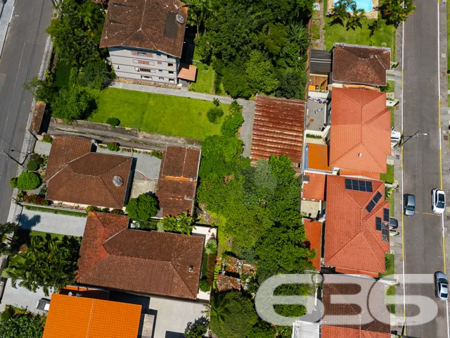 VENDE-SE TERRENO AMPLO E PRONTO PARA CONSTRUIR NO