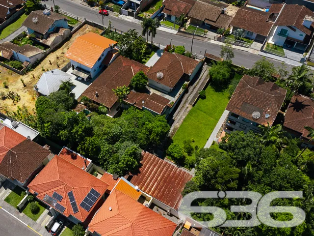 VENDE-SE TERRENO AMPLO E PRONTO PARA CONSTRUIR NO