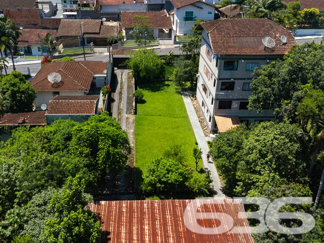 VENDE-SE TERRENO AMPLO E PRONTO PARA CONSTRUIR NO