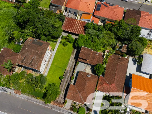 VENDE-SE TERRENO AMPLO E PRONTO PARA CONSTRUIR NO