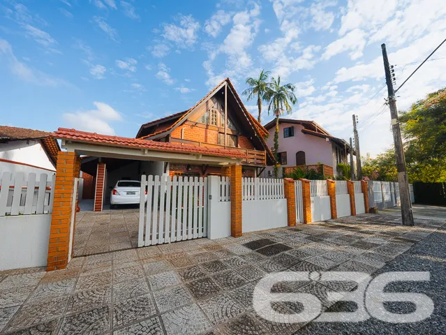 Descubra o encanto dessa residência padrão sobrado