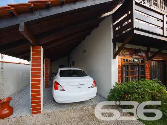 Descubra o encanto dessa residência padrão sobrado