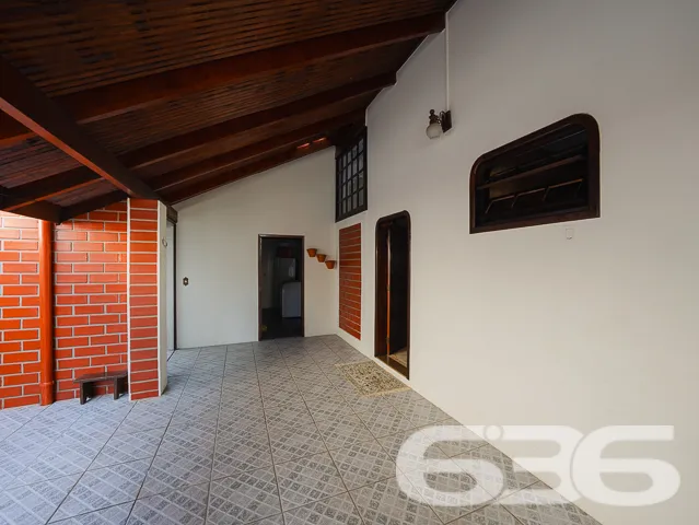 Descubra o encanto dessa residência padrão sobrado