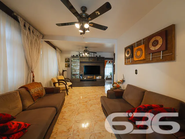 Descubra o encanto dessa residência padrão sobrado