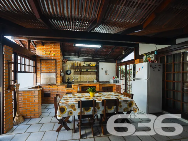 Descubra o encanto dessa residência padrão sobrado