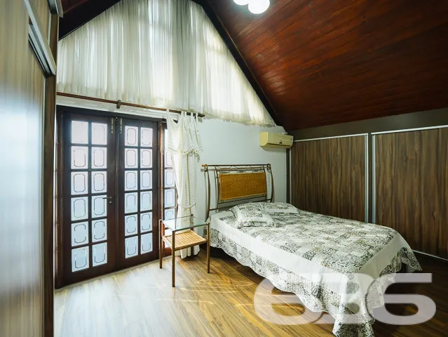 Descubra o encanto dessa residência padrão sobrado