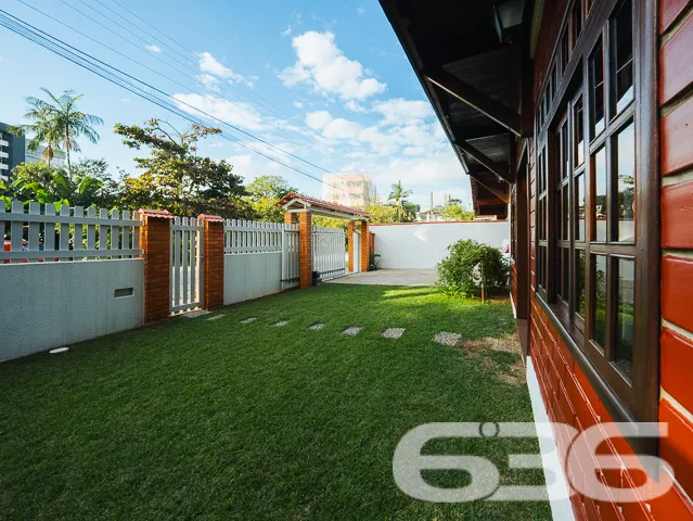 Descubra o encanto dessa residência padrão sobrado
