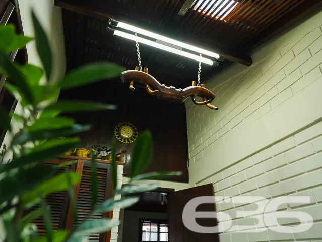 Descubra o encanto dessa residência padrão sobrado
