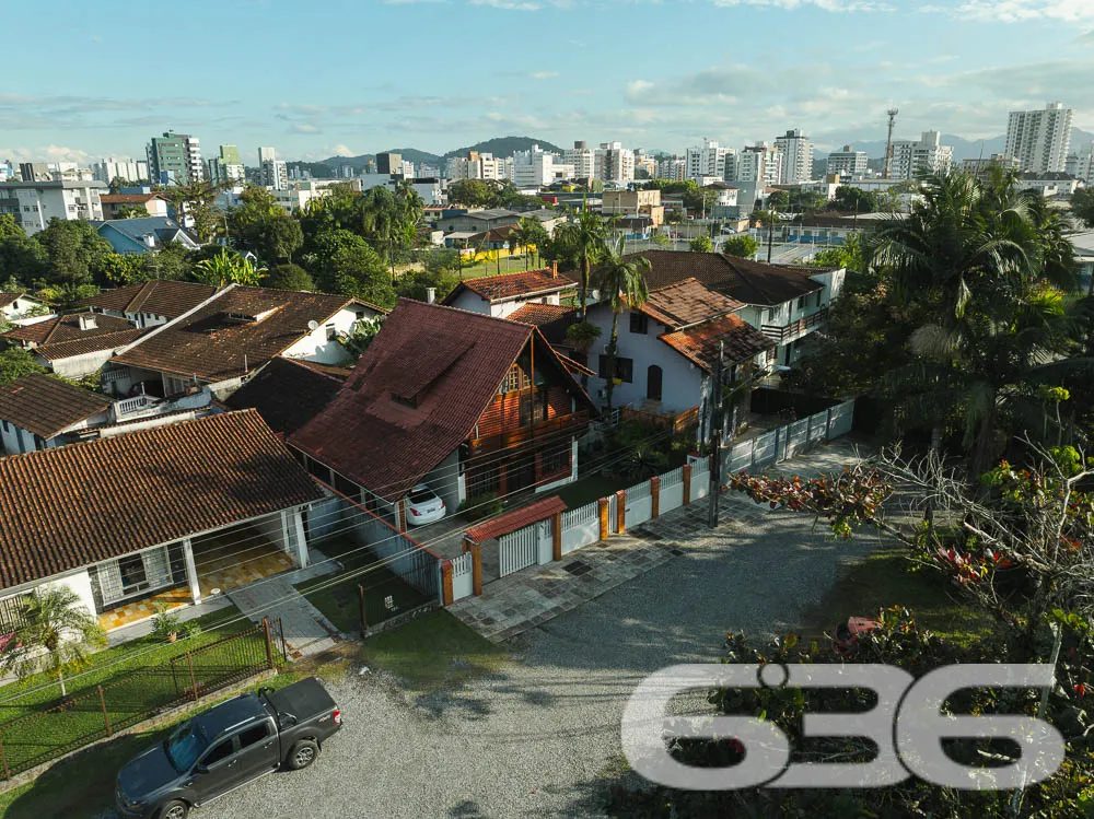 Descubra o encanto dessa residência padrão sobrado