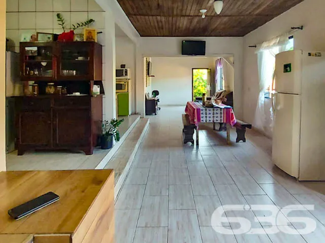 AMPLA RESIDĂNCIA COM 254mÂČ DE ĂREA CONSTRUĂDA
Se