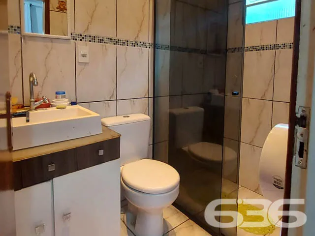 AMPLA RESIDĂNCIA COM 254mÂČ DE ĂREA CONSTRUĂDA
Se
