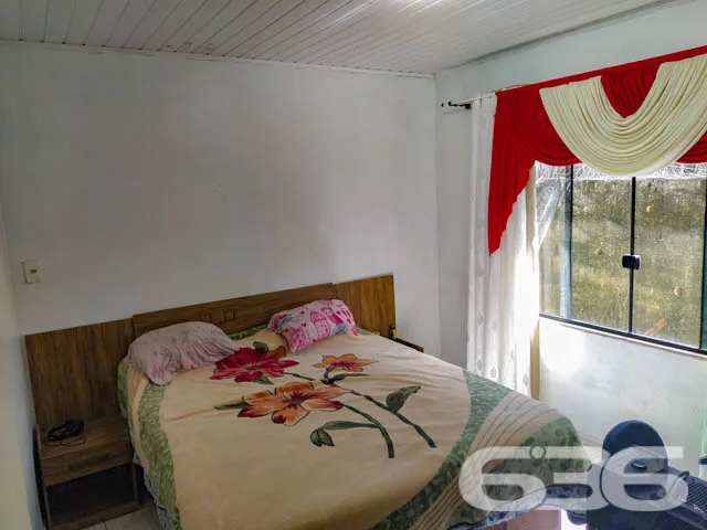 AMPLA RESIDĂNCIA COM 254mÂČ DE ĂREA CONSTRUĂDA
Se