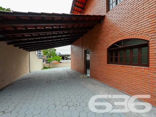 BAIRRO ANITA GARIBALDI: CASA ESTILO GERMÂNICO COM 