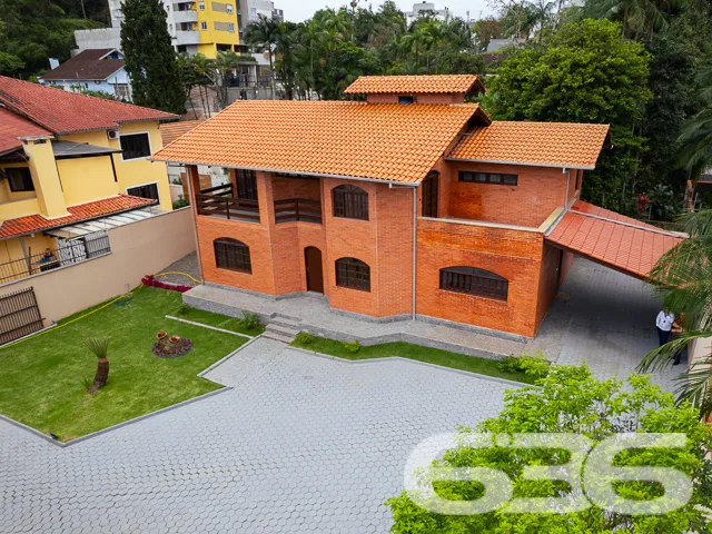 BAIRRO ANITA GARIBALDI: CASA ESTILO GERMÂNICO COM 