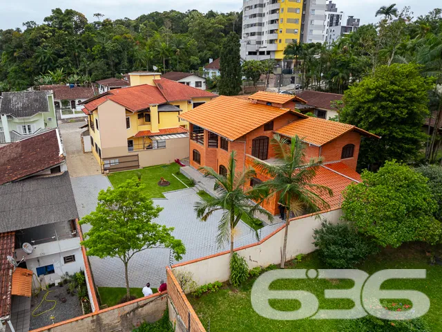 BAIRRO ANITA GARIBALDI: CASA ESTILO GERMÂNICO COM 