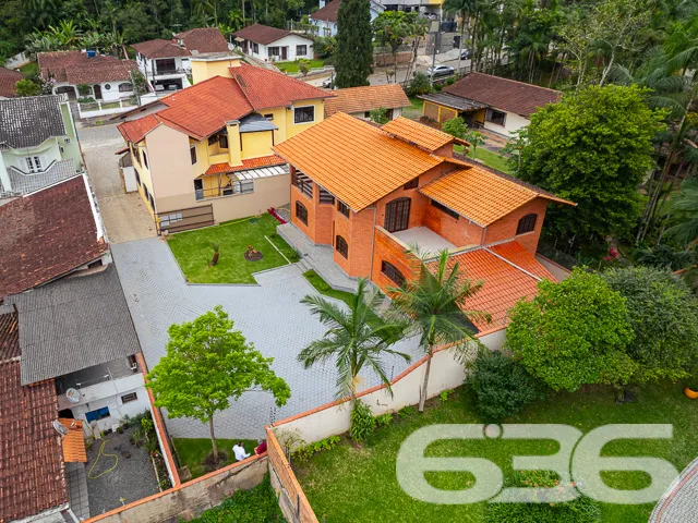 BAIRRO ANITA GARIBALDI: CASA ESTILO GERMÂNICO COM 
