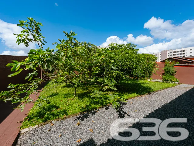 VENDE-SE SOBRADO COM SUĂTE MASTER + 4 DORMITĂRIOS