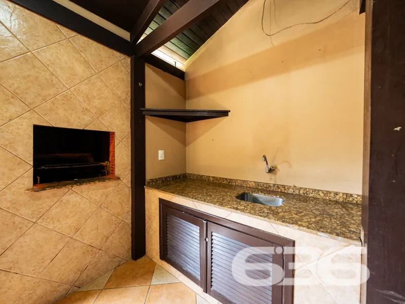 CASA TÉRREA COM 235m², 4 QUARTOS E GARAGEM ESPAÇOS