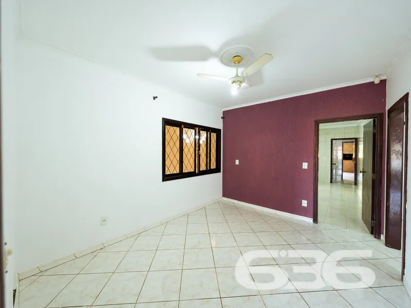 CASA TÉRREA COM 235m², 4 QUARTOS E GARAGEM ESPAÇOS