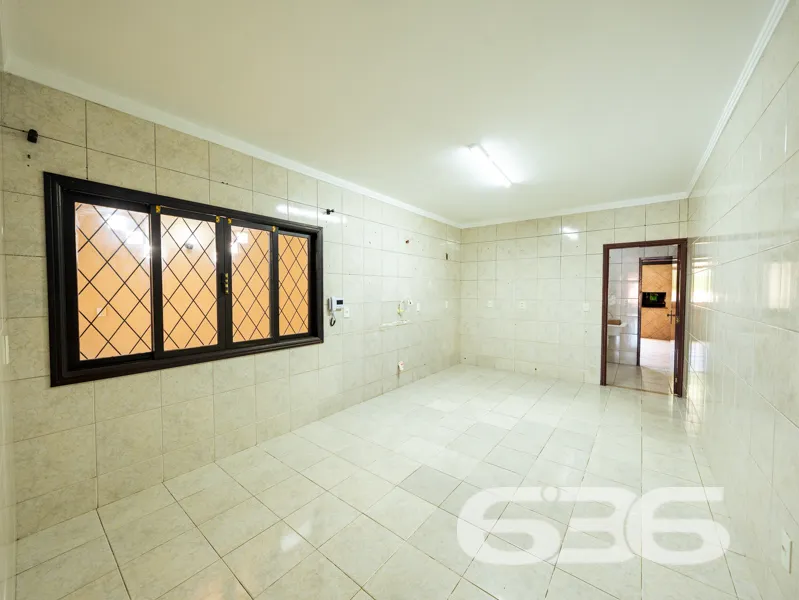 CASA TÉRREA COM 235m², 4 QUARTOS E GARAGEM ESPAÇOS