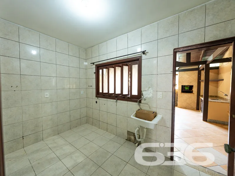 CASA TÉRREA COM 235m², 4 QUARTOS E GARAGEM ESPAÇOS