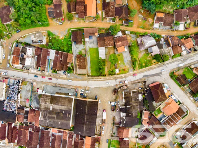 VENDE-SE TERRENO AMPLO E PRONTO PARA CONSTRUIR NO