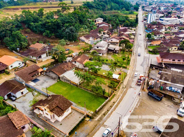 VENDE-SE TERRENO AMPLO E PRONTO PARA CONSTRUIR NO