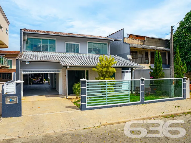 MARAVILHOSA RESIDÊNCIA NO BAIRRO IRIRIÚ COM 4 QUAR