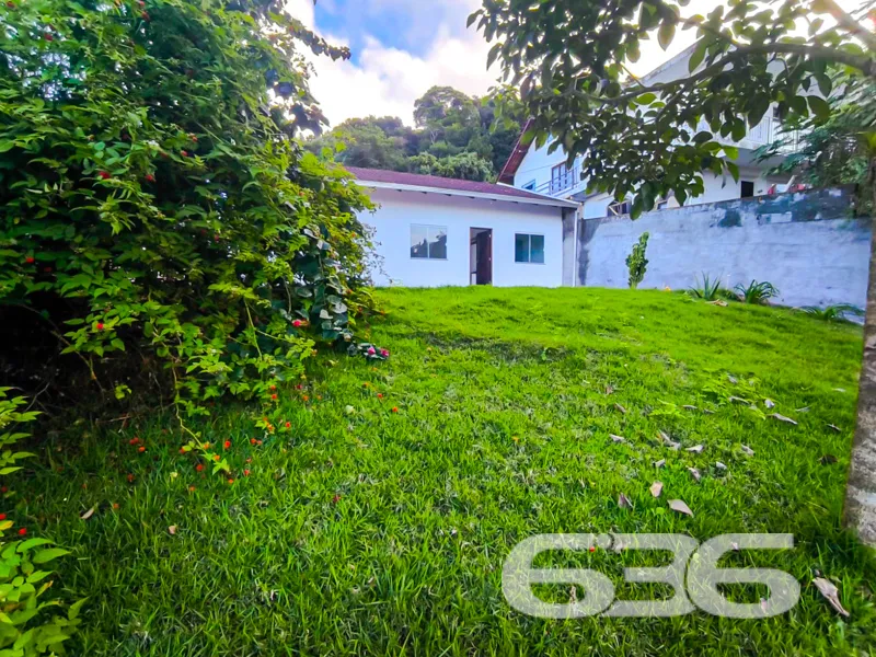 Seu novo lar com vista para a natureza no coração