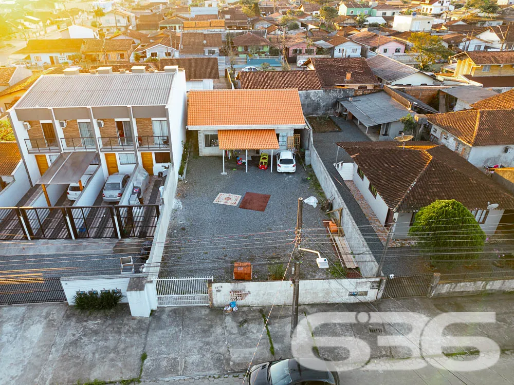 IMÓVEL COM 3 QUARTOS NO BAIRRO IRIRIÚ - ESTUDA PER