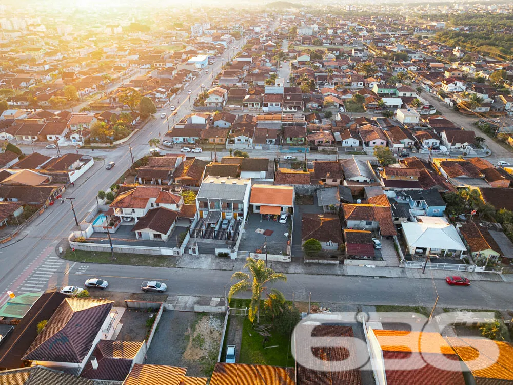 IMÓVEL COM 3 QUARTOS NO BAIRRO IRIRIÚ - ESTUDA PER