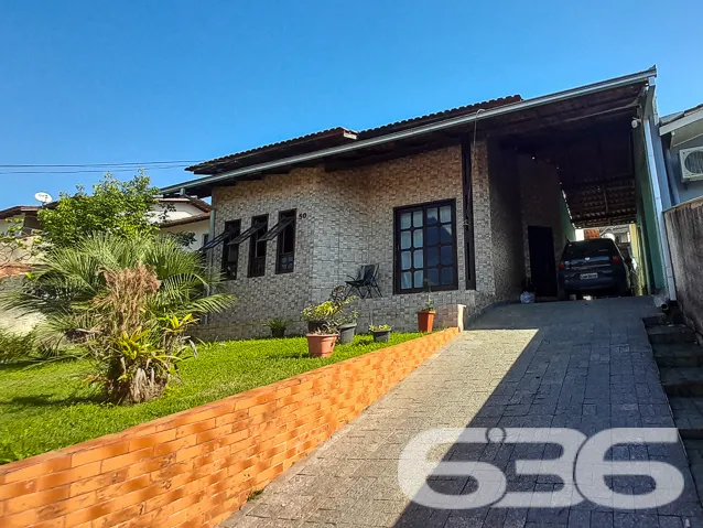 CASA A VENDA COM SUÍTE + 2 QUARTOS NO BAIRRO PETRÓ