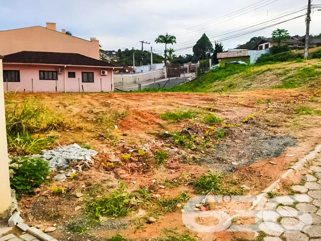 Descubra o potencial ilimitado deste terreno em Jo