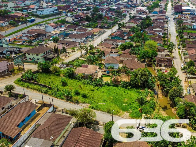 TERRENO DE ESQUINA NO BAIRRO BOEHMERWALD, PERFEITO