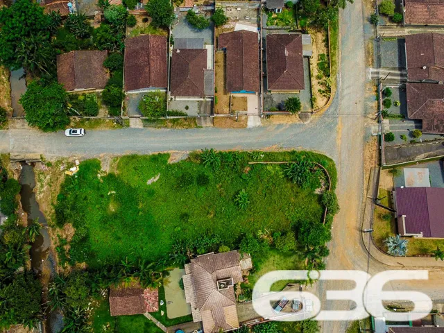 TERRENO DE ESQUINA NO BAIRRO BOEHMERWALD, PERFEITO