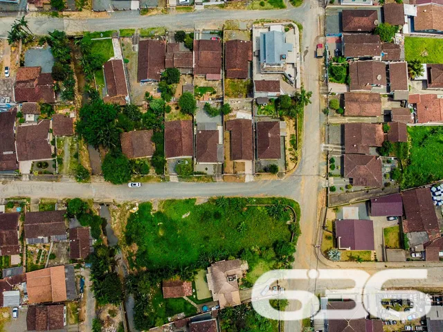 TERRENO DE ESQUINA NO BAIRRO BOEHMERWALD, PERFEITO