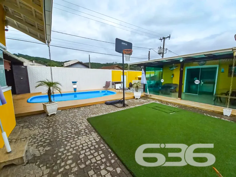 Imóvel térreo em terreno de esquina com 502 m² no 