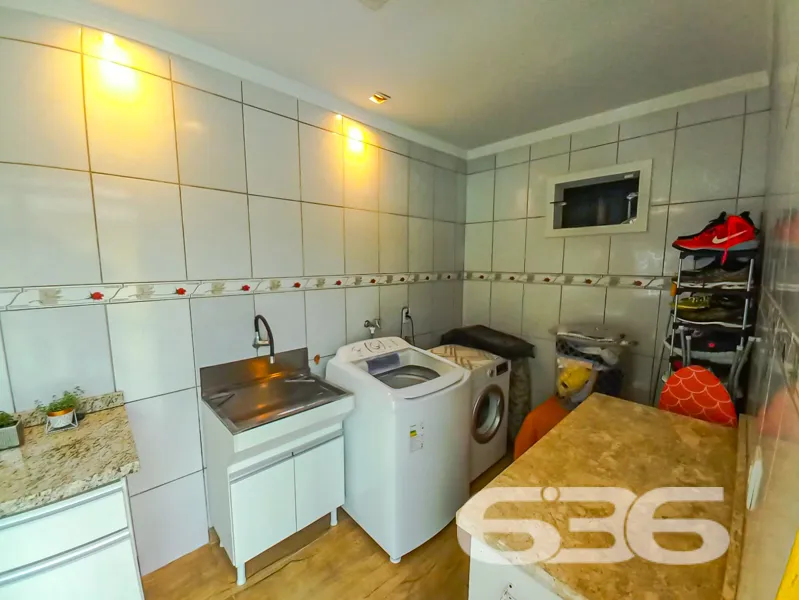 Imóvel térreo em terreno de esquina com 502 m² no 