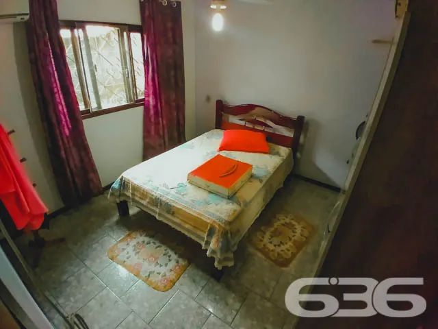 CASA COM 2 QUARTOS E 1 SUĂTE, NO BAIRRO BOEHMERWAL