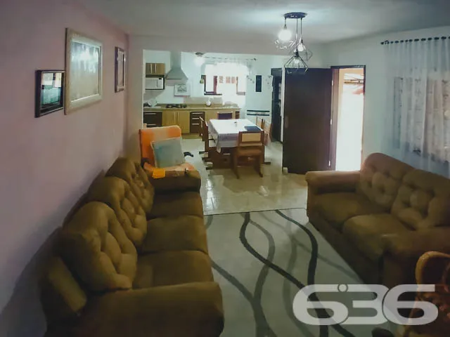 CASA COM 2 QUARTOS E 1 SUĂTE, NO BAIRRO BOEHMERWAL