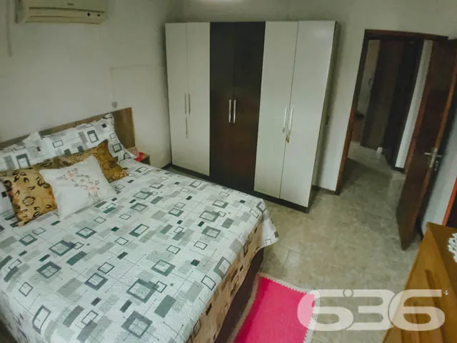 CASA COM 2 QUARTOS E 1 SUĂTE, NO BAIRRO BOEHMERWAL