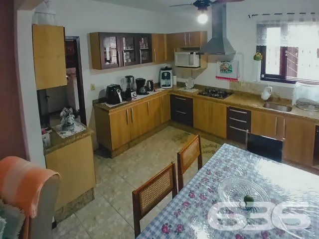 CASA COM 2 QUARTOS E 1 SUĂTE, NO BAIRRO BOEHMERWAL