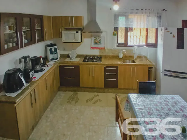 CASA COM 2 QUARTOS E 1 SUĂTE, NO BAIRRO BOEHMERWAL