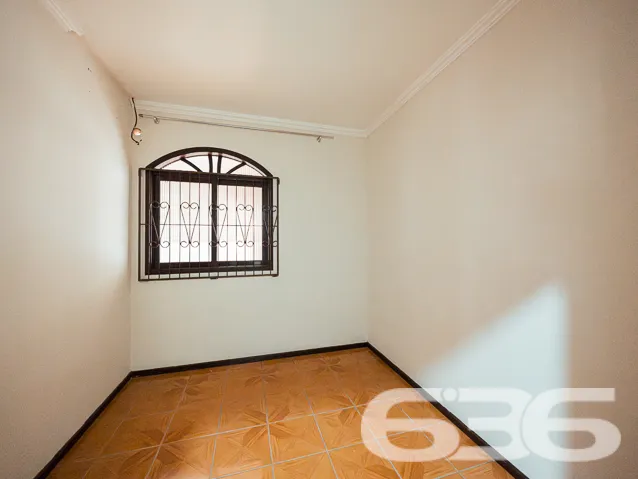 OPORTUNIDADE DE CASA COM 3 QUARTOS, NO BAIRRO JAR