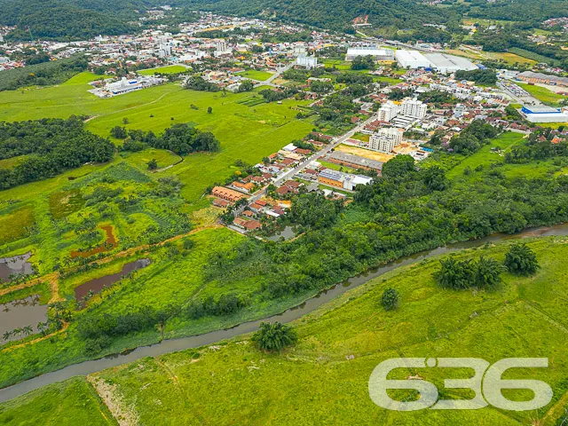 TERRENO AMPLO COM DUAS RESIDÊNCIAS NO CENTRO DE PI