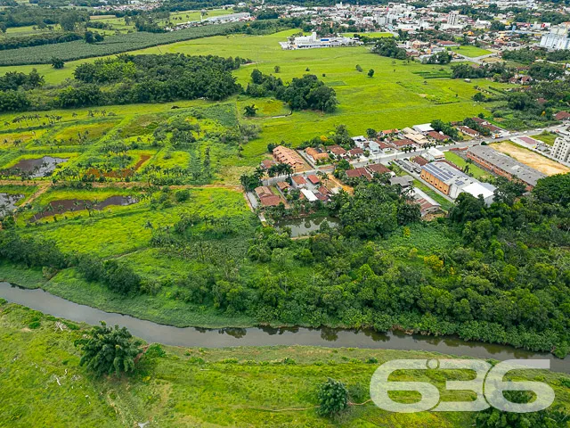 TERRENO AMPLO COM DUAS RESIDÊNCIAS NO CENTRO DE PI