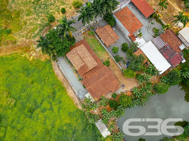 TERRENO AMPLO COM DUAS RESIDÊNCIAS NO CENTRO DE PI