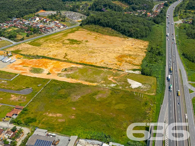 VENDE-SE TERRENO PRONTO PARA CONSTRUIR ÀS MARGENS