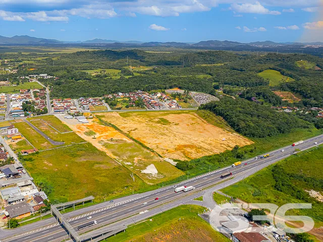 VENDE-SE TERRENO PRONTO PARA CONSTRUIR ÀS MARGENS